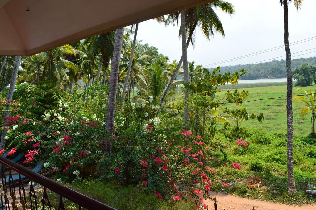 Ganesh Ayurveda Holiday Home Bed And Breakfast Kovalam Exterior photo